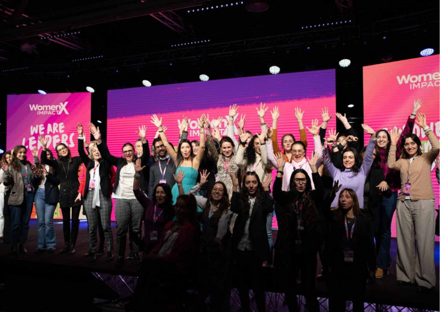 Partecipanti della community WomenX Impact durante il summit 2024: donne riunite in un momento di condivisione, ispirazione e crescita professionale all’interno di un evento dedicato all’empowerment femminile.